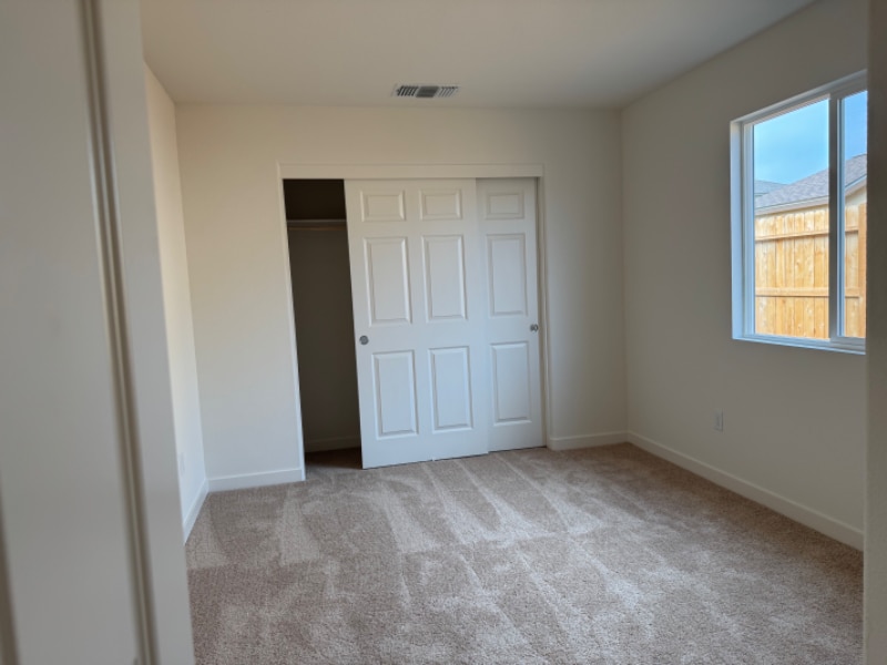 Building Photo - 221 Dylan St