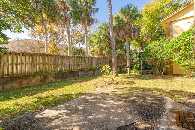 Building Photo - Beautiful Two-Story Townhome in Ormond Beach