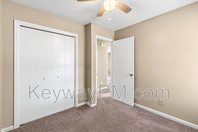 Building Photo - 912 Jones Dr