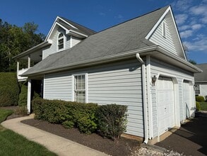 Building Photo - 3 Bed / 2 Bath Warrington Townhome
