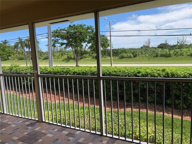 Building Photo - 2268 SE 27th Dr