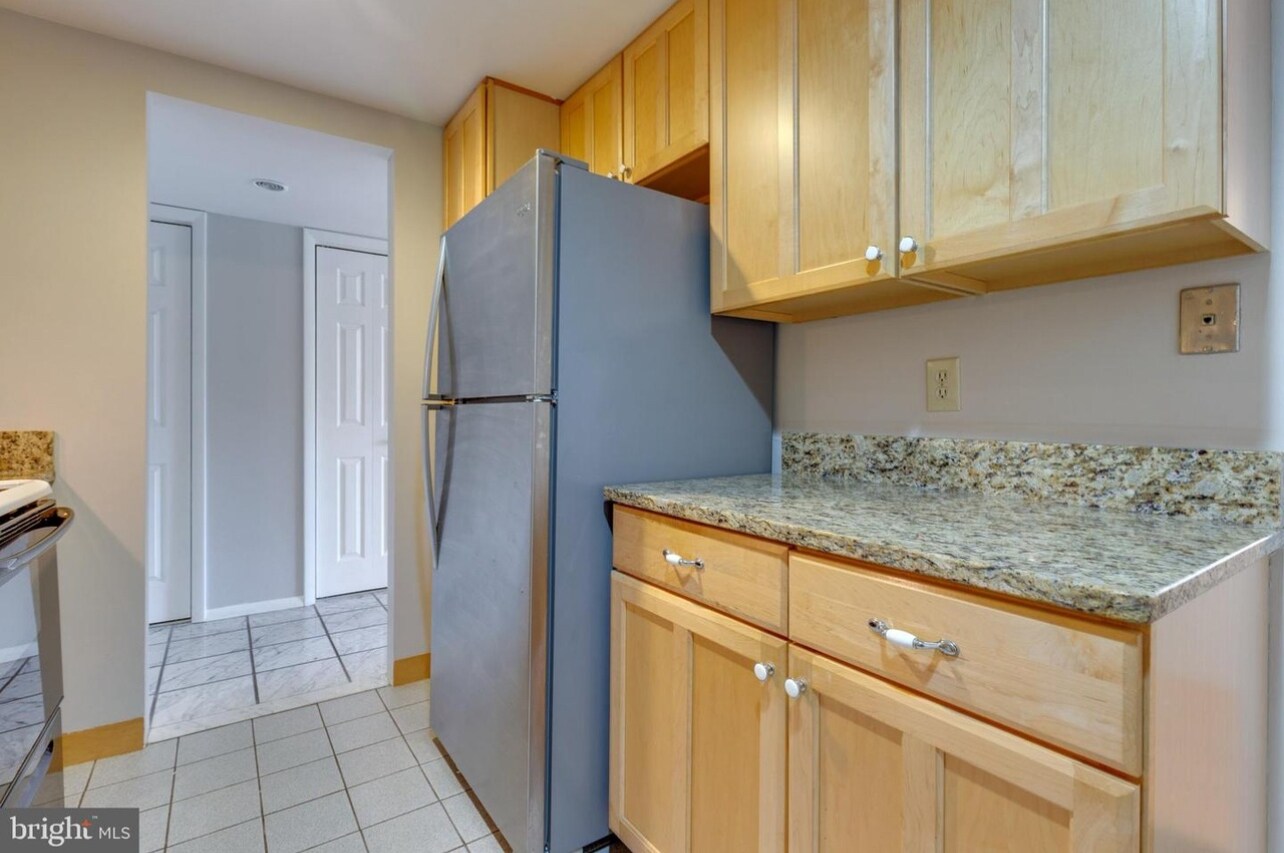 Kitchen - 6300 Stevenson Ave