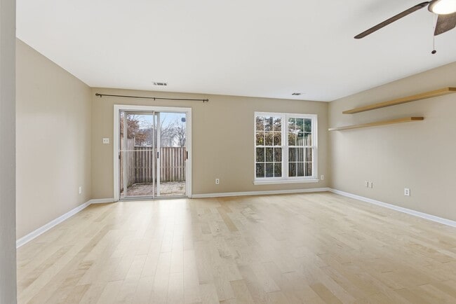 Building Photo - Lovely 3 BR/1.5 BA Townhome in Bowie!