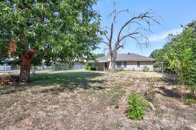 Building Photo - 800 Central Dr