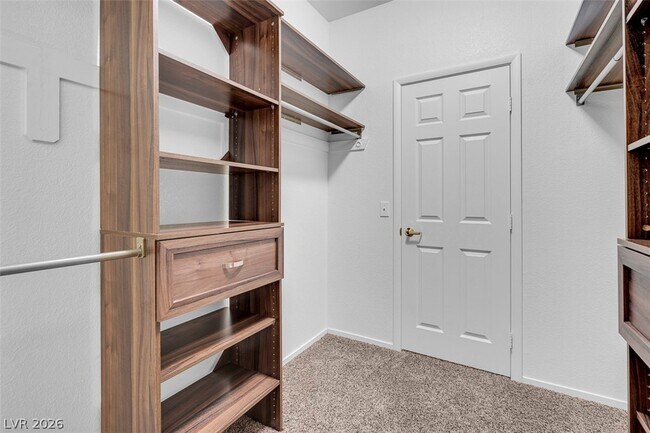 Building Photo - 353 Amber Pine St