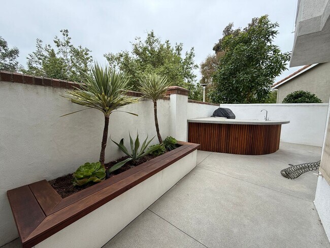 Building Photo - Gorgeous Orange Oasis Home-Available Now!