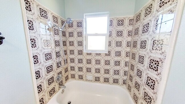 Building Photo - 5104 Westmont Ave