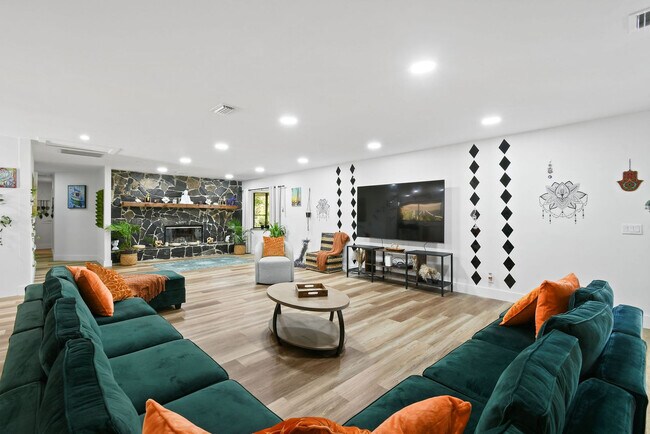 Building Photo - 13014 46th Ct N