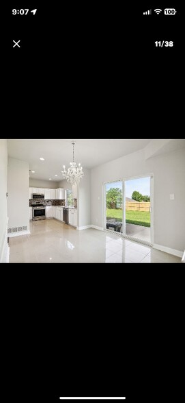 Building Photo - 344 Parkview Dr