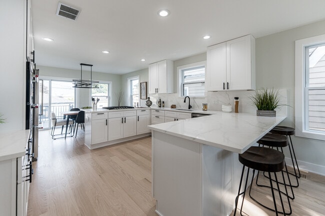 Building Photo - 4129 N Oketo Ave