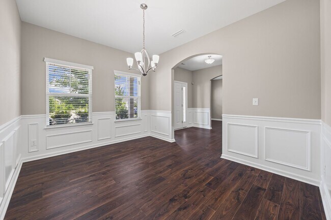Building Photo - Spectacular 5 Bedrm, 3.5 Bath in the gated...