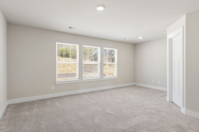 Building Photo - Craftsman 3BD Townhome Near Downtown Greenville | Garage + Granite Kitchen