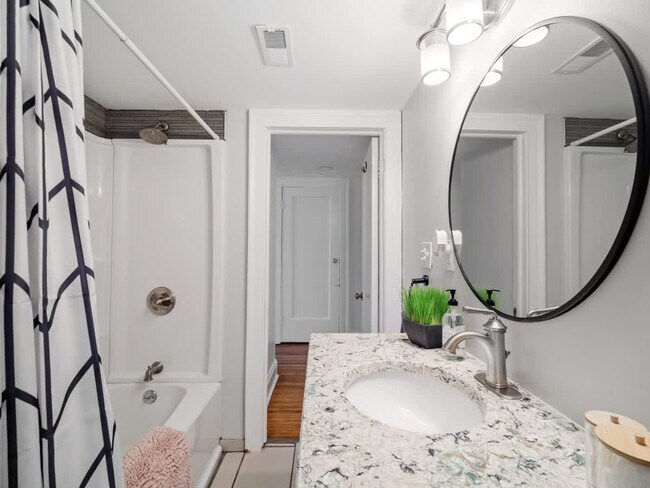 Building Photo - 3222 West Blvd