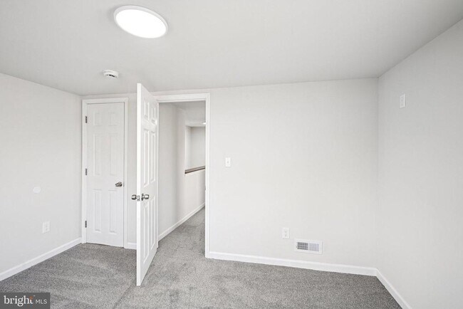 Building Photo - 7 E Cohawkin Rd