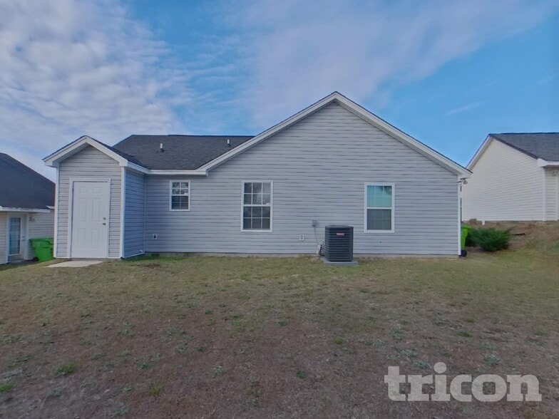 Building Photo - 255 Legend Oaks Dr