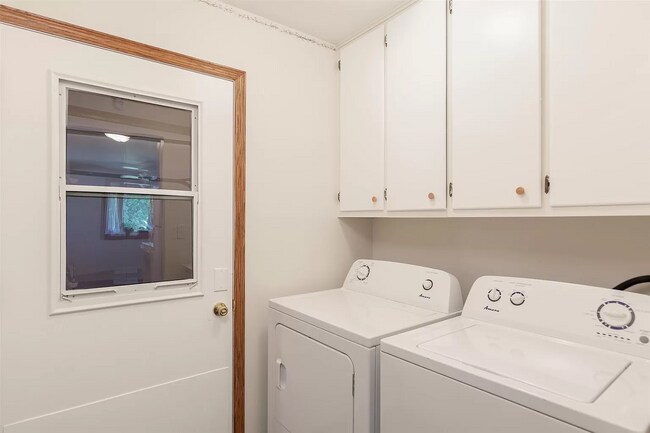 Building Photo - 401 8th St