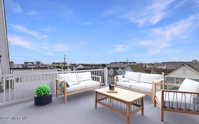 Building Photo - 7 Center St