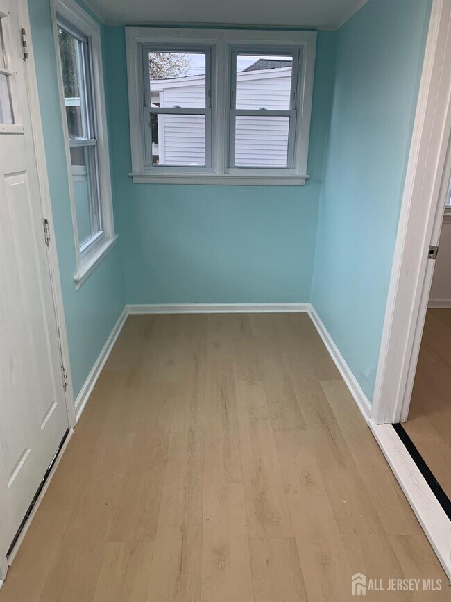 Building Photo - 47 Holly St