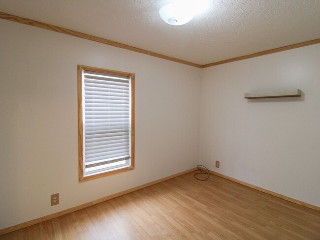 Building Photo - Nice home on a wooded lot! Minutes from Athens!