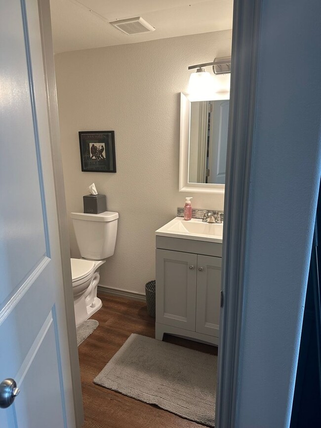 Building Photo - 3/2.5 Townhome in Burleson