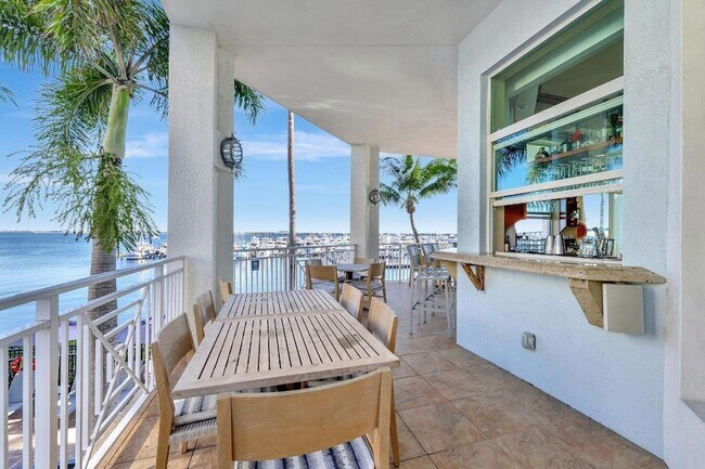 Building Photo - 875 NW Flagler Ave