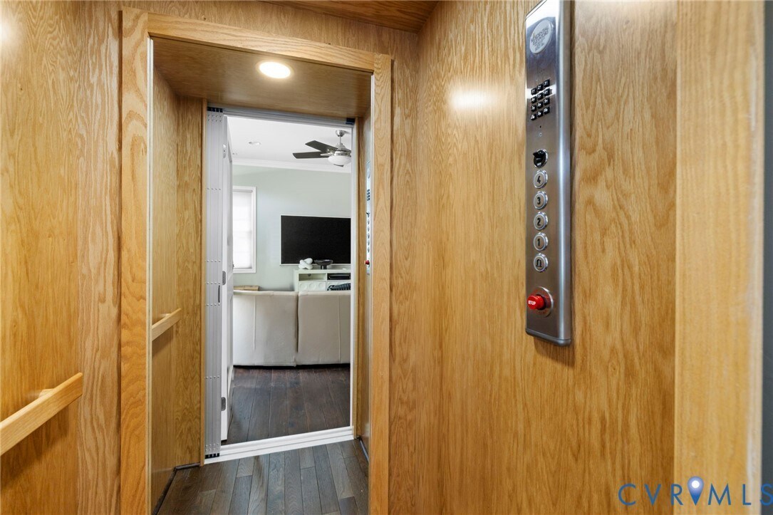 Building Photo - 3920 Village Commons Walk