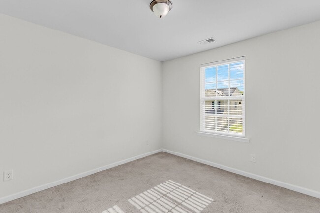 Building Photo - Spacious Summerville Home Near Historic Downtown