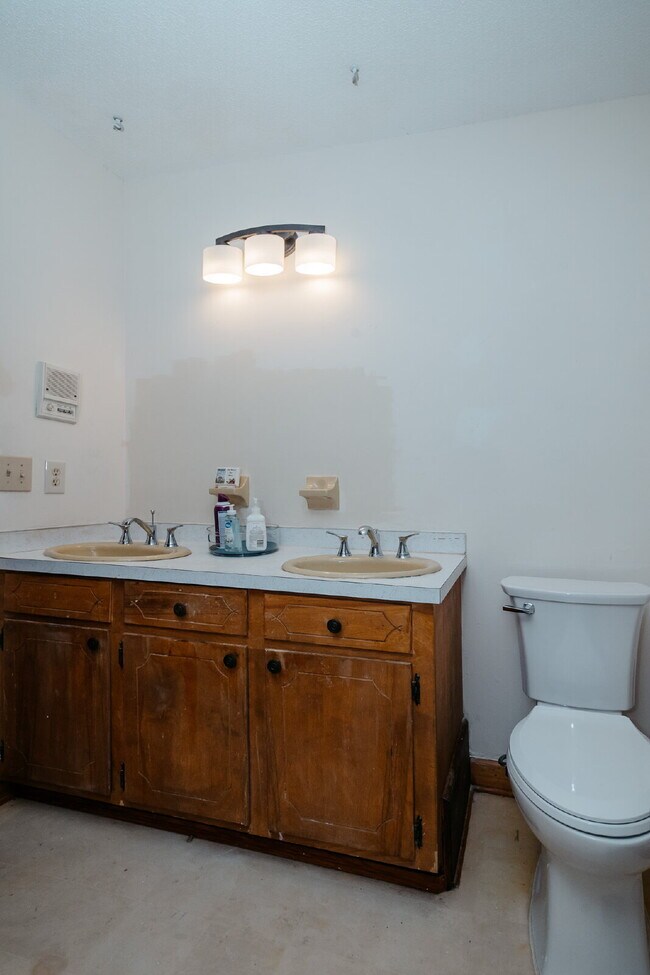 Building Photo - Fully Furnished Charleston Rental Near Folly Beach – Utilities Included | $3,100/Month