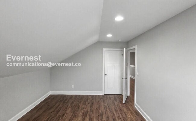 Building Photo - Spacious 3 Bed, 2.5 Bath Home with 2 Car Garage