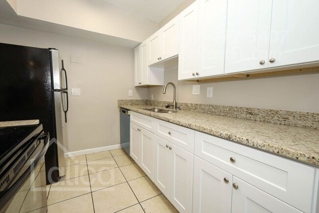 Building Photo - 5604 Cortez Dr
