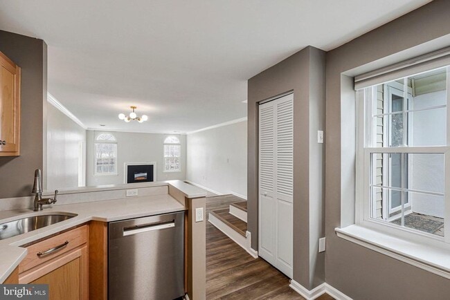 Building Photo - 2942 Yarling Ct