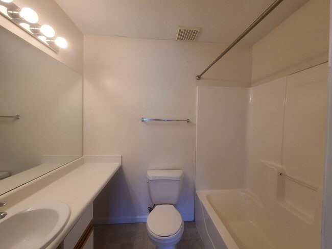 Building Photo - 4 Bedroom, 4 Bath in Star City - SHORT TERM LEASE, Now to 7/24/26