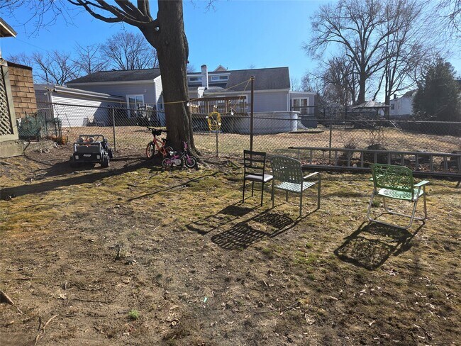 Building Photo - 739 Frost Ave