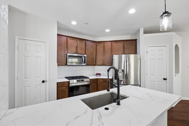 Building Photo - 3101 Davis Ln