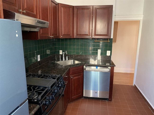 Building Photo - 23 Belvidere Ave