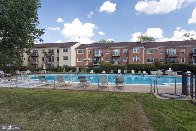 Building Photo - 9479 Fairfax Blvd