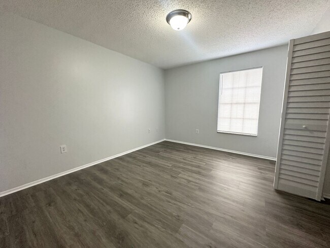 Building Photo - 1710 Ridgewood Ln