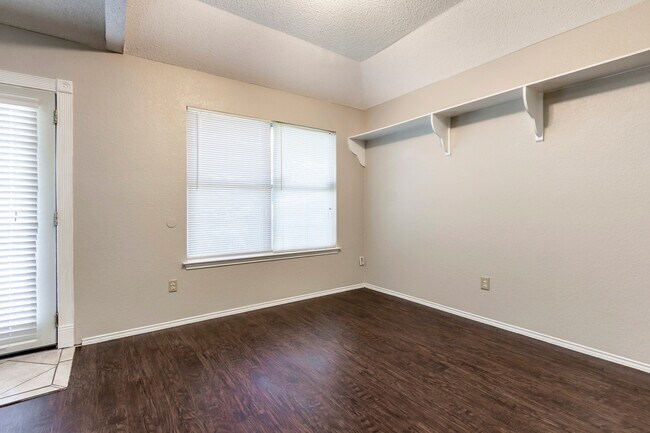 Building Photo - Adorable 3-2-2 in Cedar Hill!