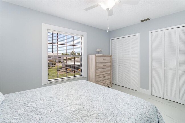 Building Photo - 146 Clyburn Way W