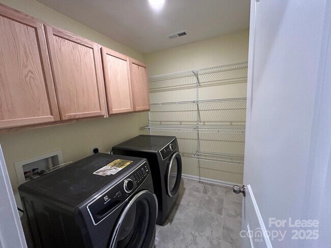 Building Photo - 1004 Whipcord Dr