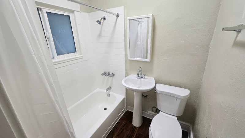 Building Photo - 1026 Ingraham St