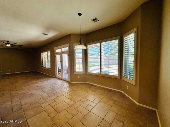 Building Photo - 2720 E Hazeltine Way