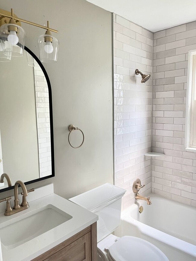 Building Photo - -Move-In Special- Charming 2 bedroom home,...