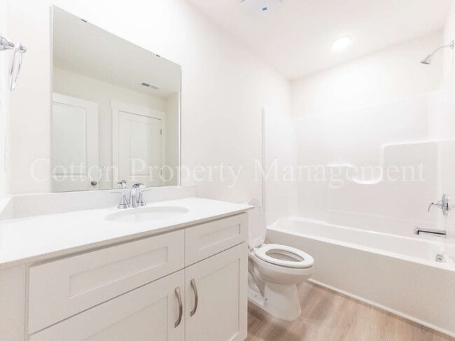 Building Photo - 29 W Pioneer Wy