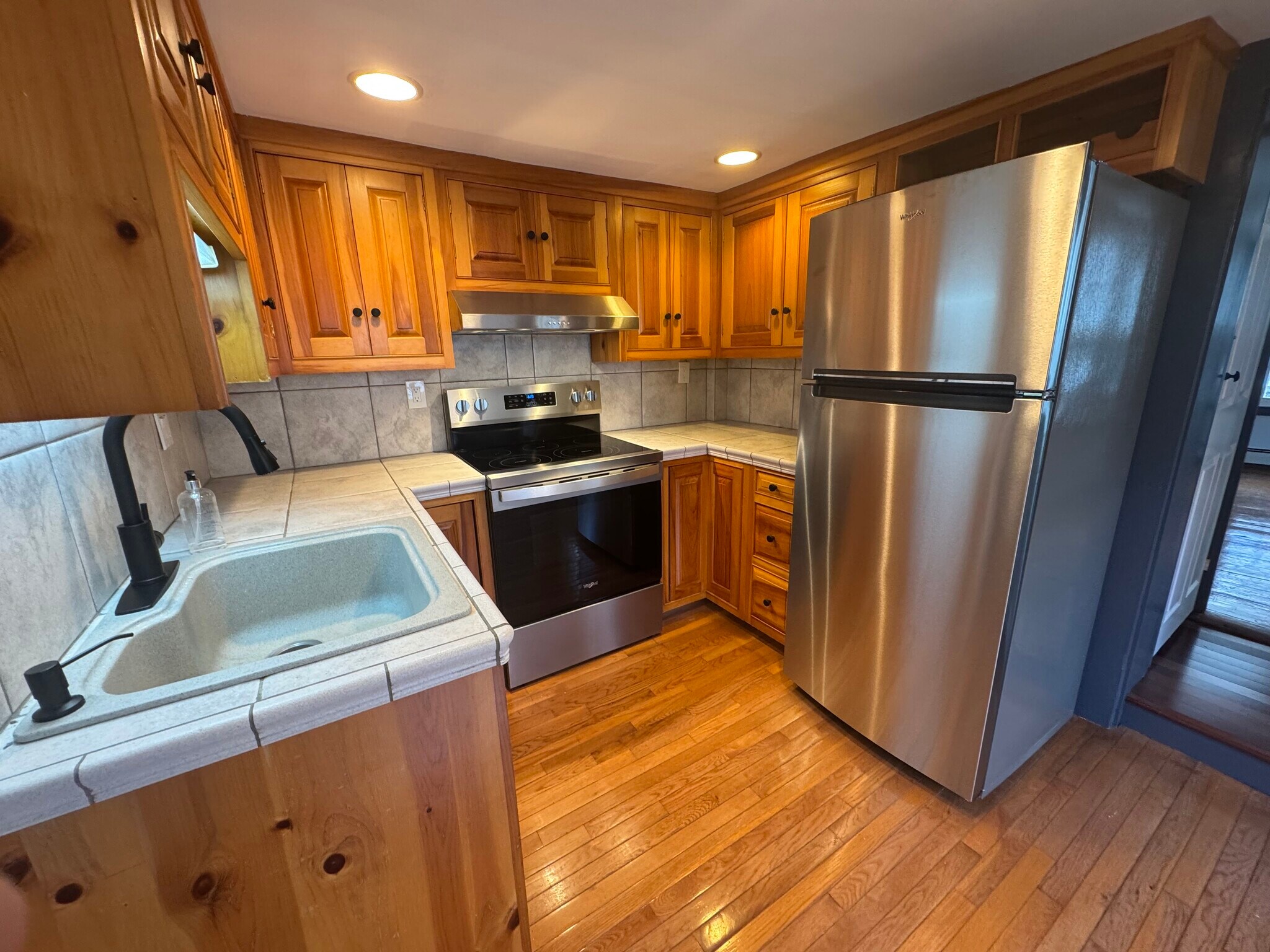 Building Photo - 329 Main St