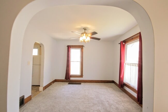 Building Photo - 1263 SW Washburn Ave