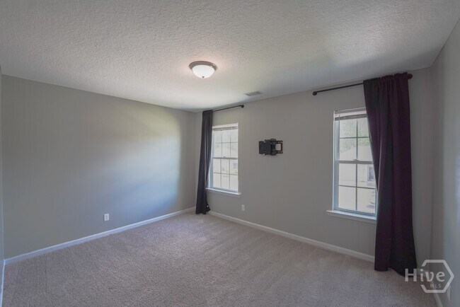 Building Photo - 24 Daylily Ct