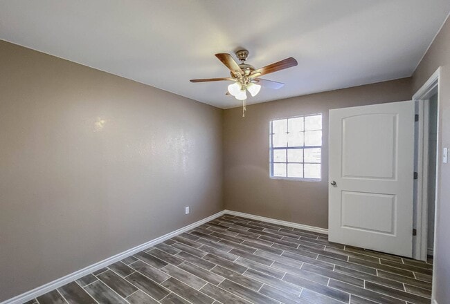 Building Photo - 2208 Shoemaker Dr