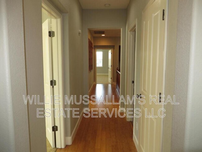 Building Photo - 685 W Rico Way