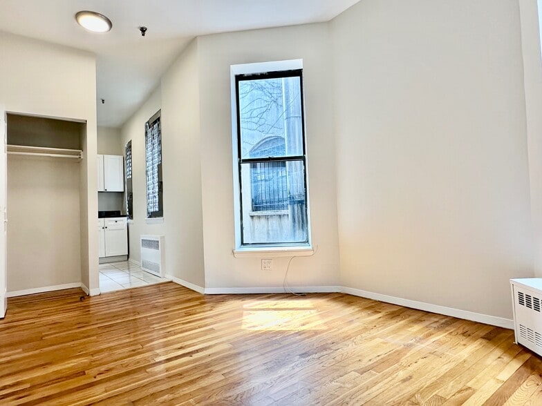 Building Photo - 951 Amsterdam Ave